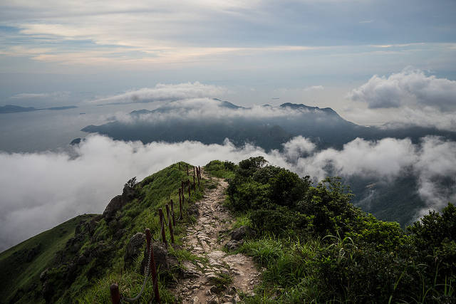 Hiking in Hong Kong - 4 trails you shouldn't miss | Spacious