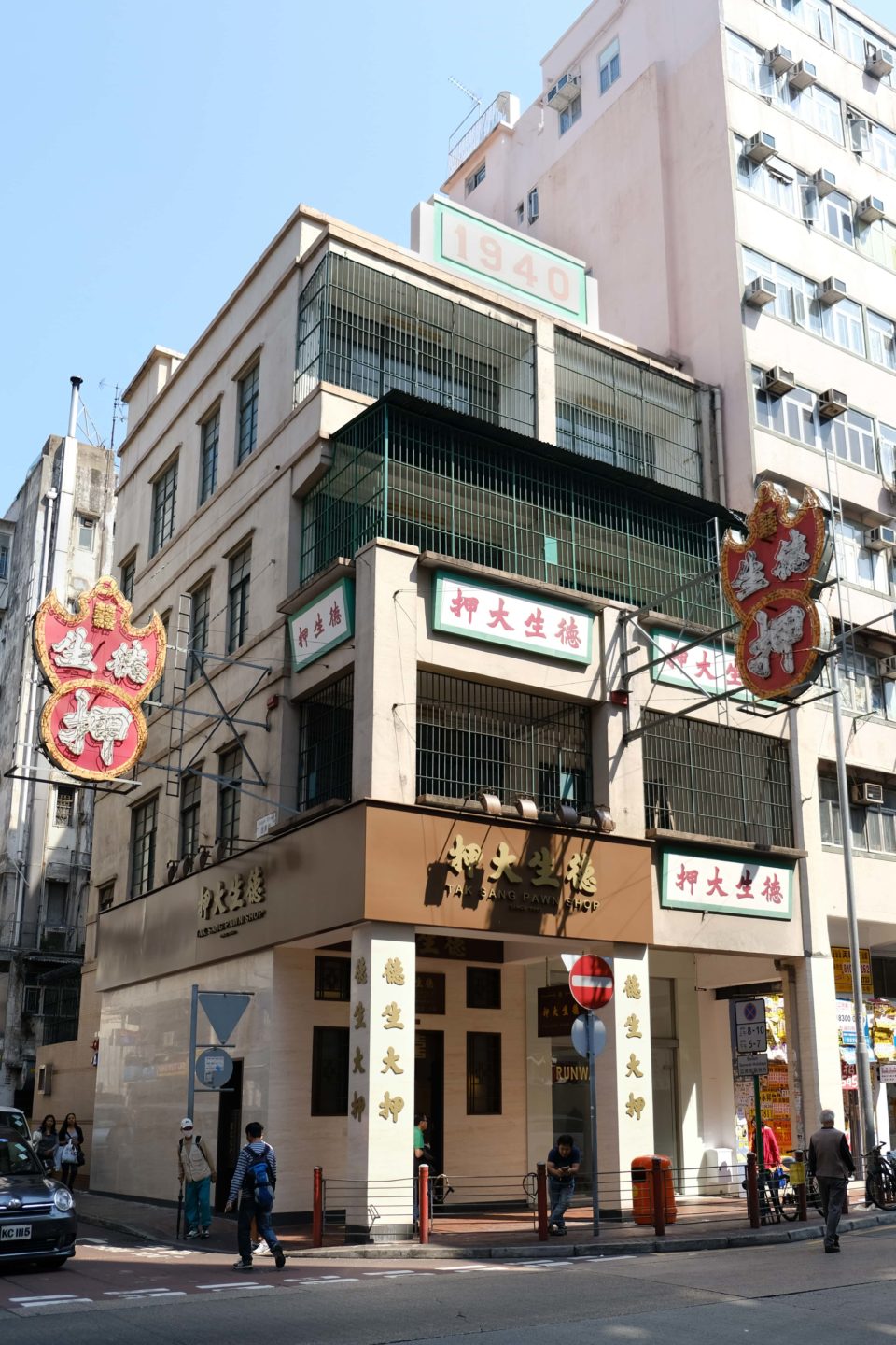 The “Disappearing” Buildings in Hong Kong (VI) — 92-year-old Chinese Tenement Stays Sturdy After Truck Crash