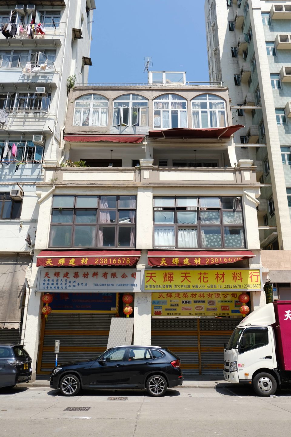 The “Disappearing” Buildings in Hong Kong (VI) — 92-year-old Chinese Tenement Stays Sturdy After Truck Crash