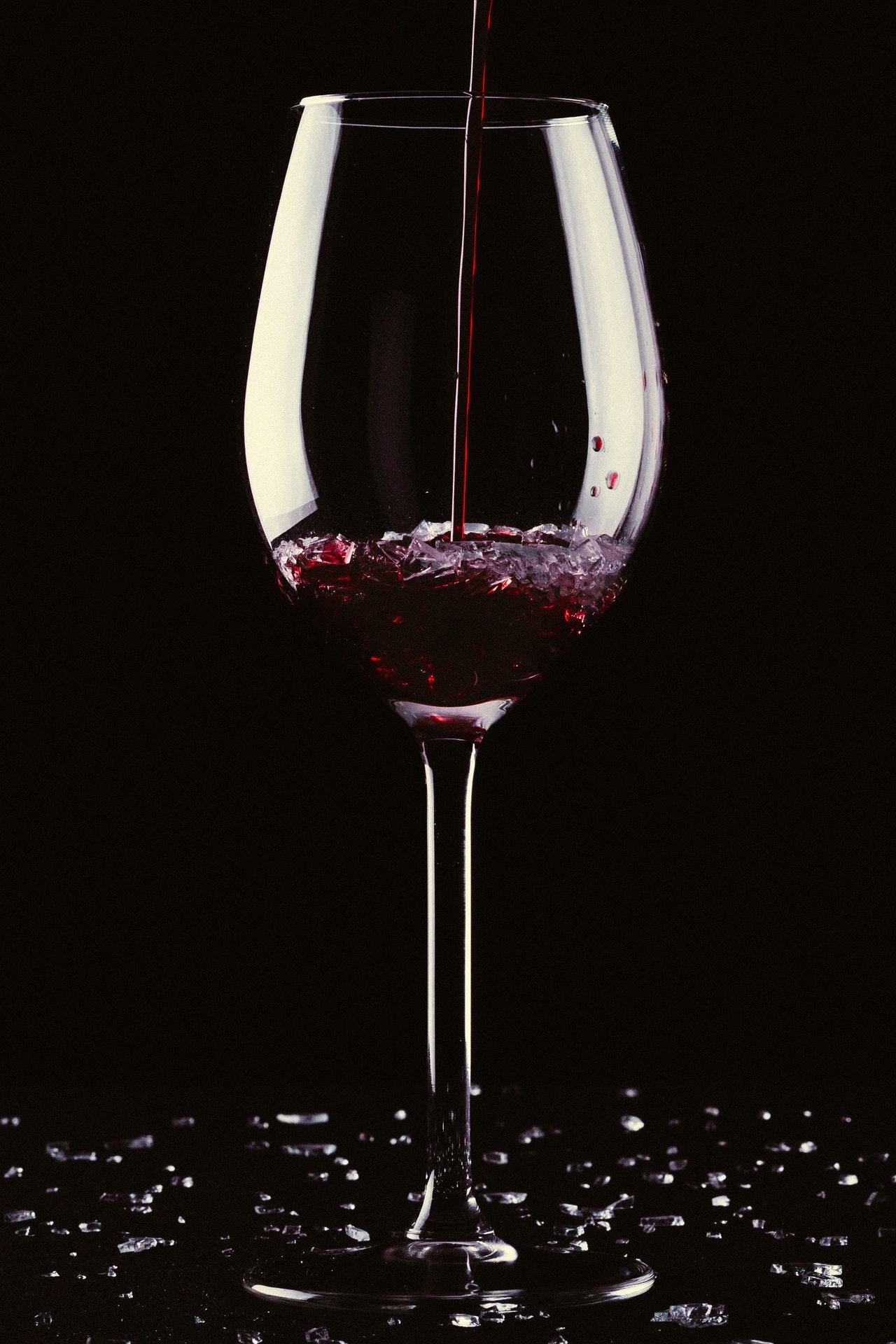 pouring-red-wine-in-glass