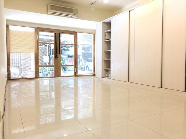 Songshan - No. X, Lane 16, Xindong Street, Songshan District, Taipei City, Taiwan 105 01