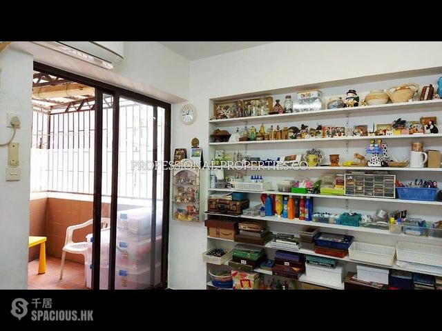 Sai Ying Pun - Kin Hing Building 01