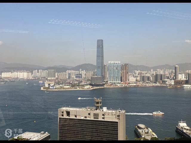 中环 - The Center 01