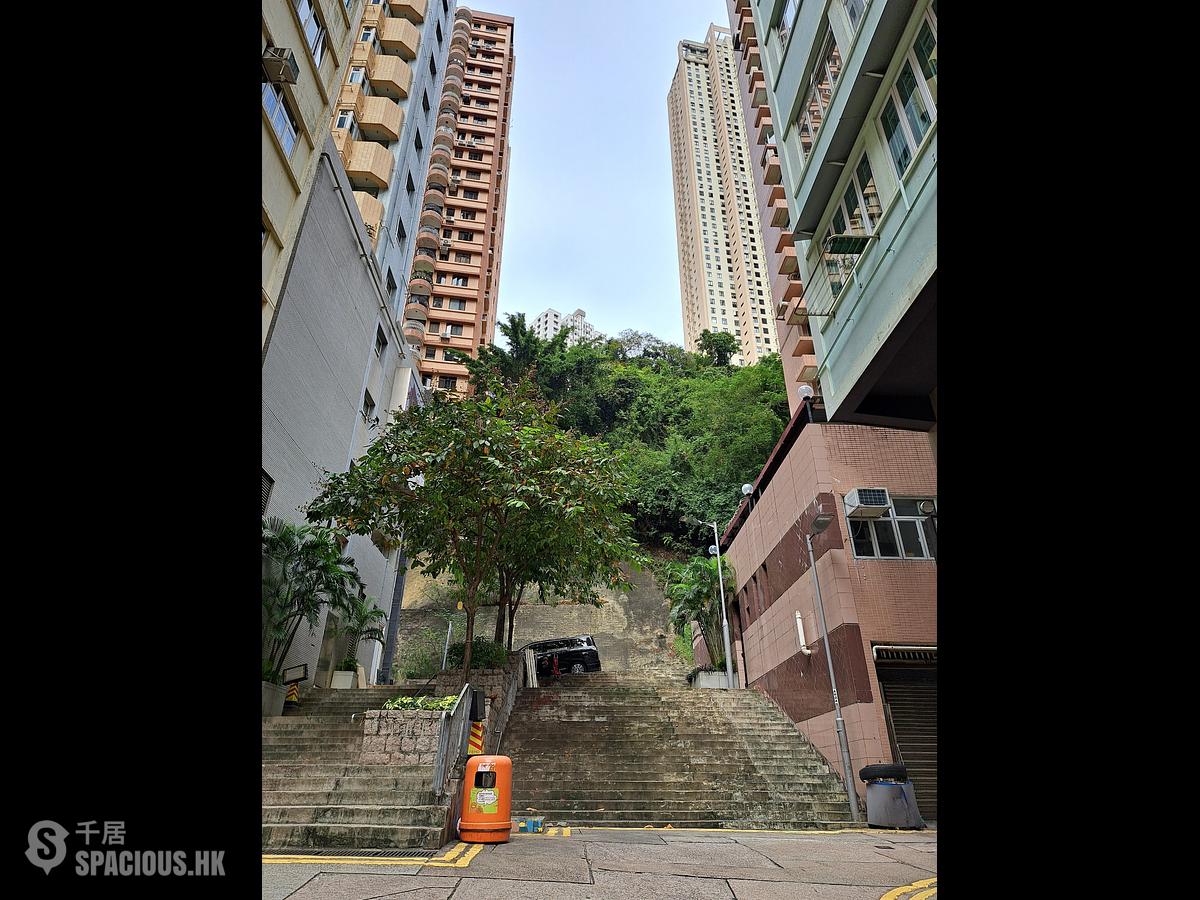 Happy Valley - 10-12, Yuen Yuen Street 01