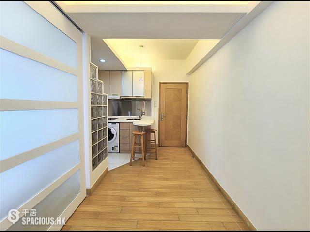 Sheung Wan - 370, Queen's Road Central 01