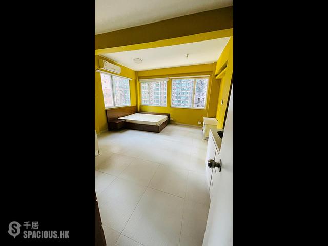 Sheung Wan - 24, Queen's Road West 01
