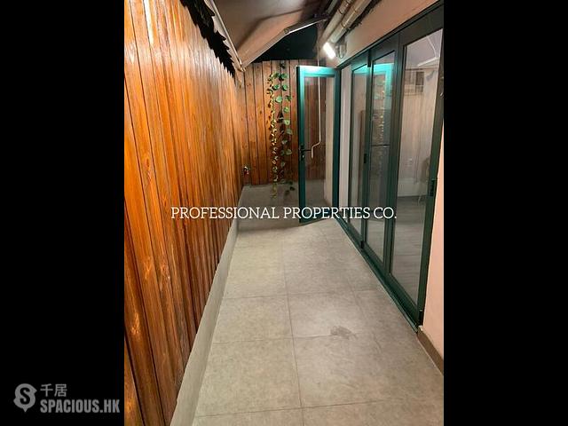 Wan Chai - Kai Ming Building 01