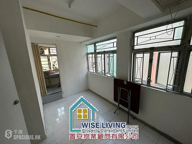 Cheung Sha Wan - Kwong Fat Building 01