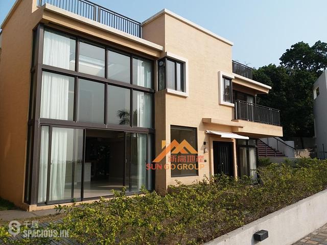 Lamma Island - Ammarina Bay 01