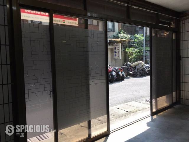 Songshan - No. X, Alley 13, Lane 366, Section 2, Bade Road, Songshan District, Taipei City, Taiwan 105 01