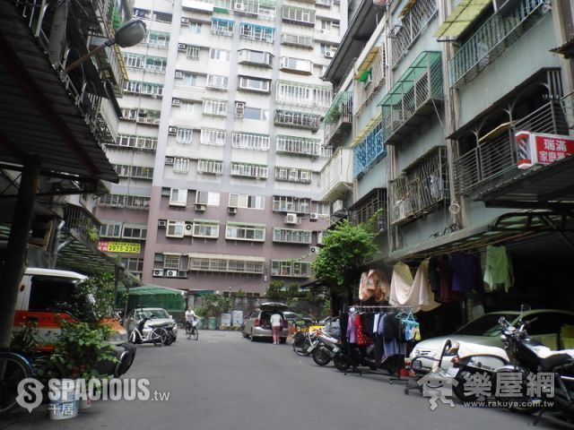 Sanchong - X Alley 1, Lane 50, Zhonghua Road, Sanchong, Taipei 01