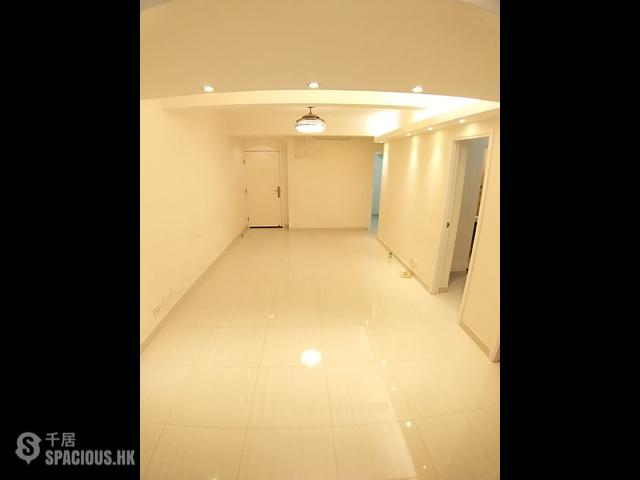 Wan Chai - King Sing Mansion 01