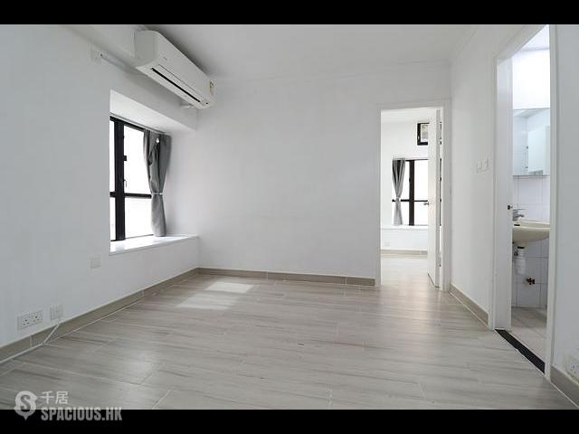 Wan Chai - 18, Tai Yuen Street 01
