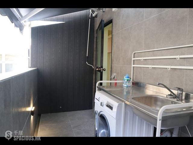 Central - 46, Gage Street 01