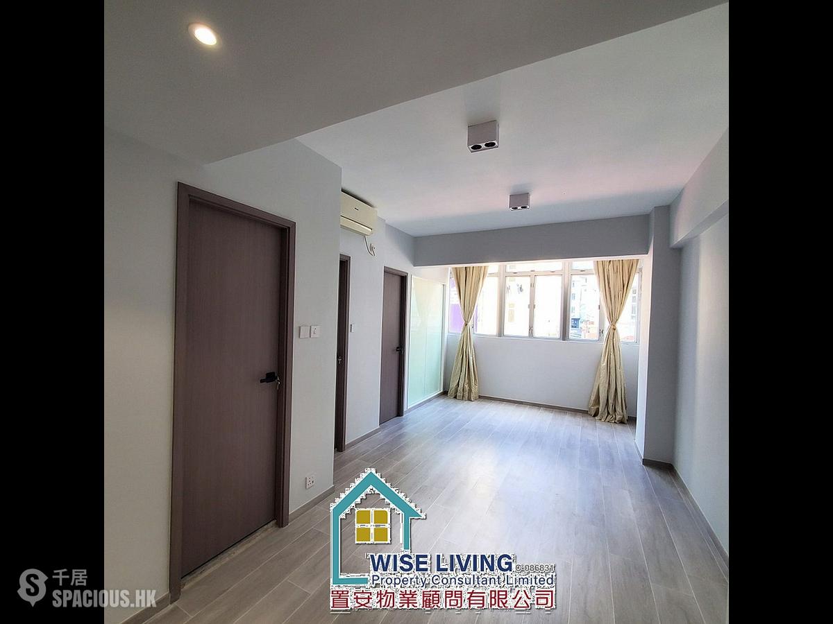 Causeway Bay - Lai Yuen Apartments 01