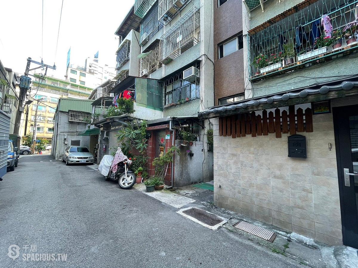 Shilin - X Alley 23, Lane 22, Shezi Street, Shilin, Taipei 01