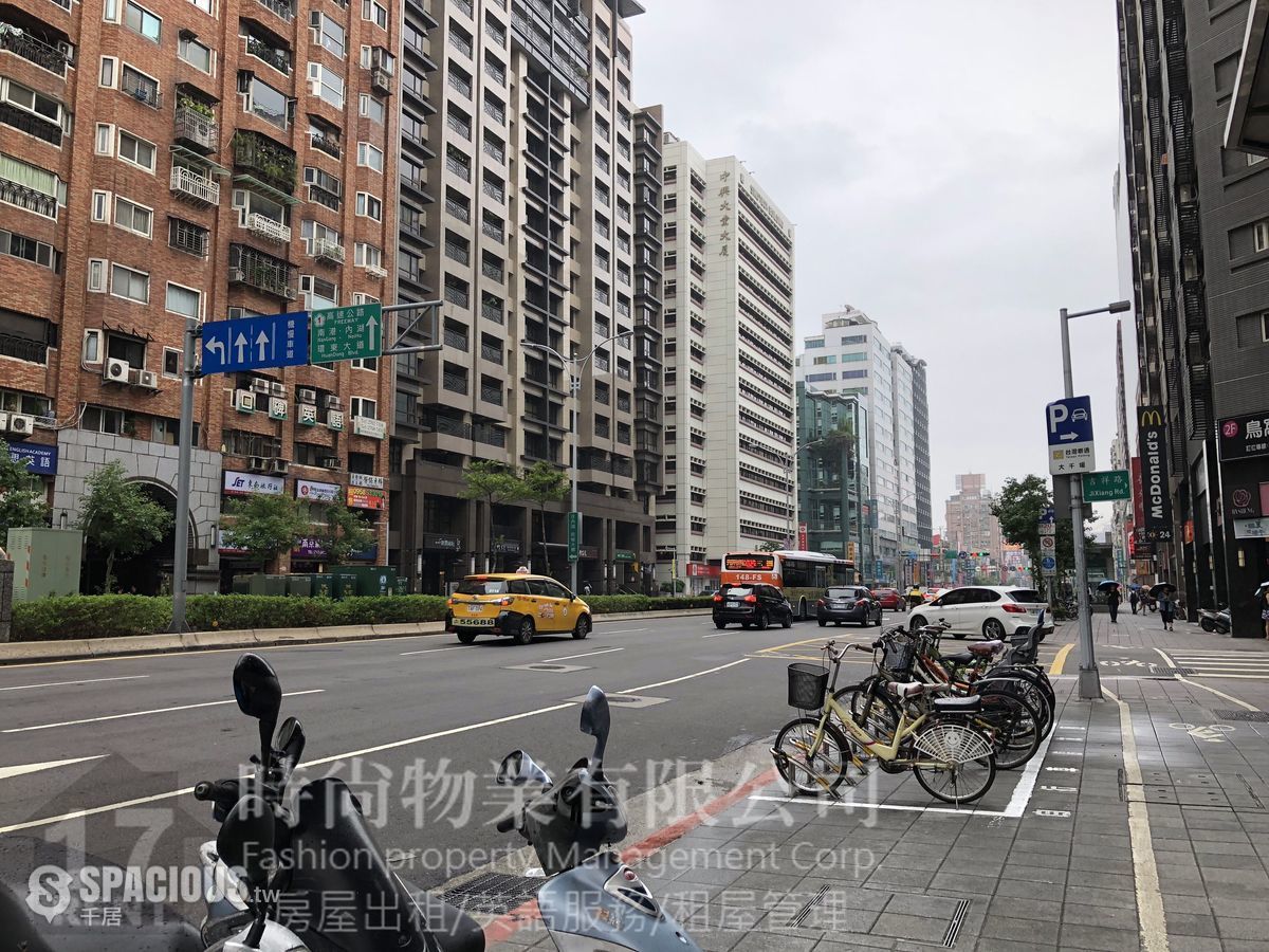 Songshan - No. XXX, Section 5, Nanjing East Road, Songshan District, Taipei City, Taiwan 105 01