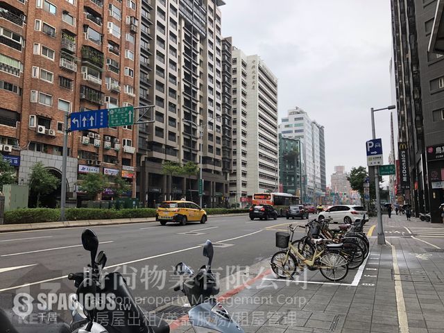 Songshan - No. XXX, Section 5, Nanjing East Road, Songshan District, Taipei City, Taiwan 105 01