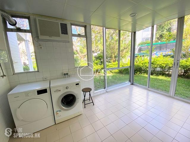 Chung Hom Kok - Beaulieu 02