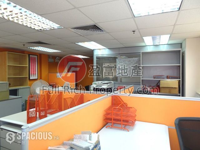 Wan Chai - The Broadway 01