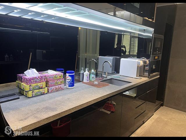 Sheung Wan - 181 Queen's Road Central 01