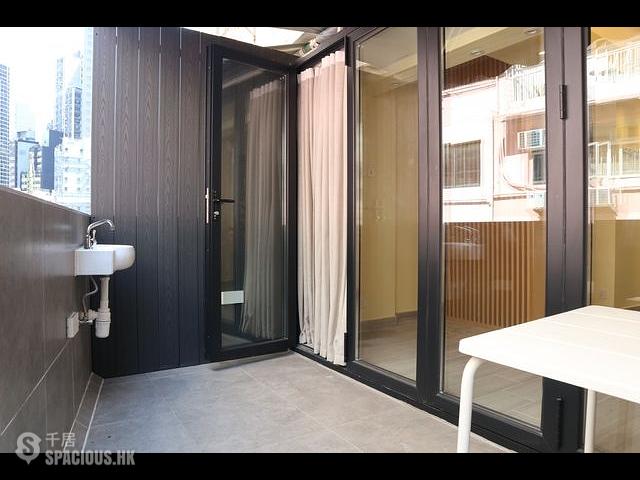 Central - 46, Gage Street 01