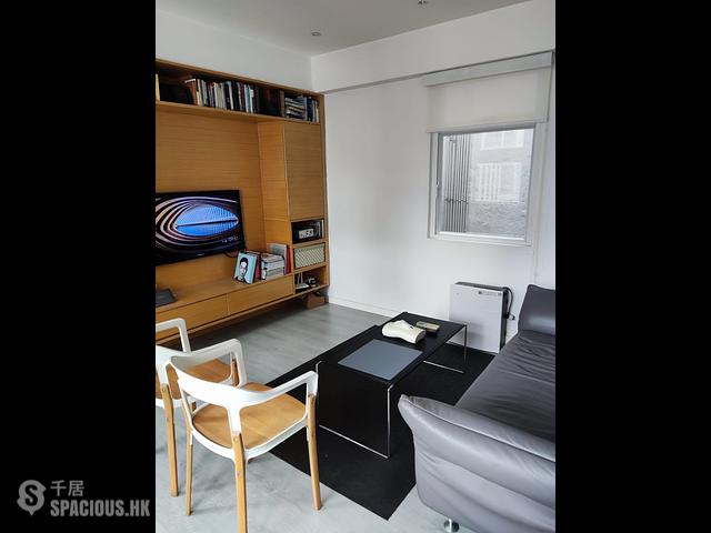 Wan Chai - Man On House Block A 01