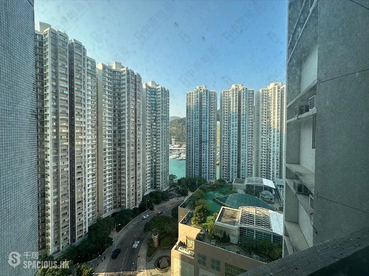 Ap Lei Chau - South Horizons Phase 2 Yee Tsui Court (Block 16) 01