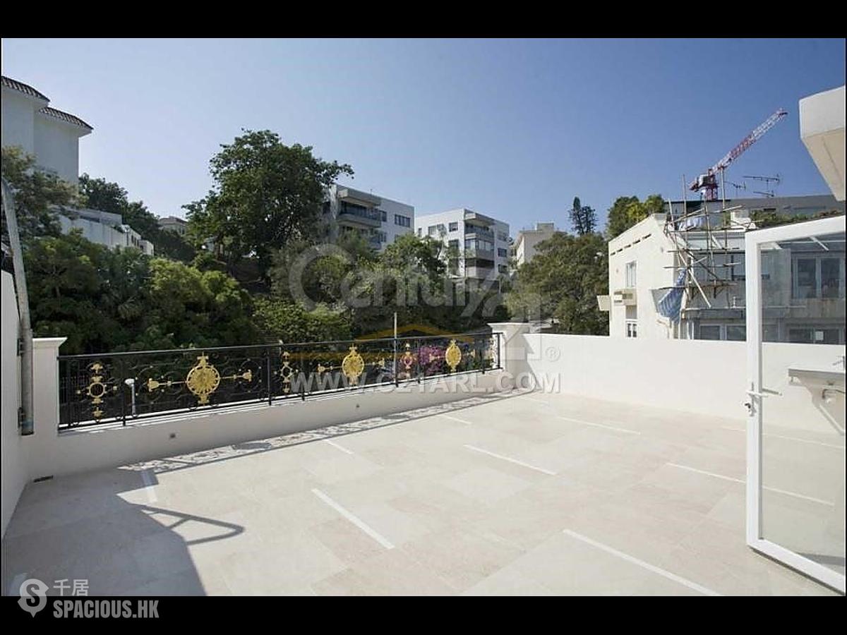 Chung Hom Kok - Magnolia (The Crown Villas) 01