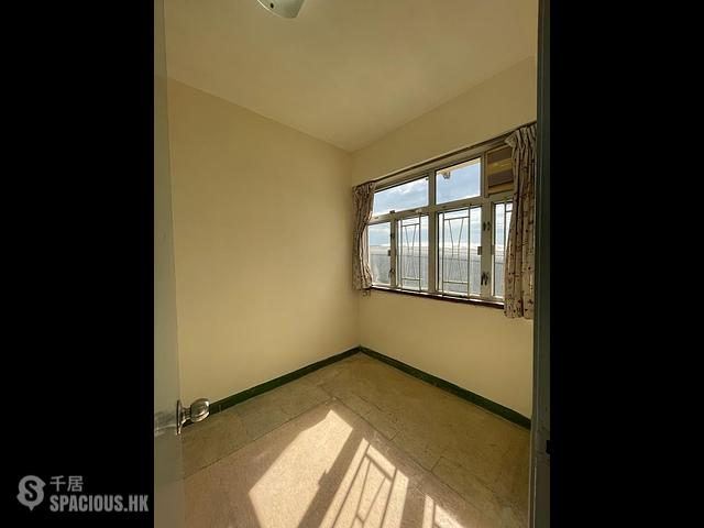 Shek Tong Tsui - Fung Yip Building 01