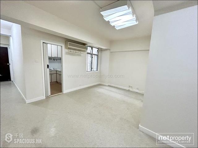 Wan Chai - 180-182, Hennessy Road 01