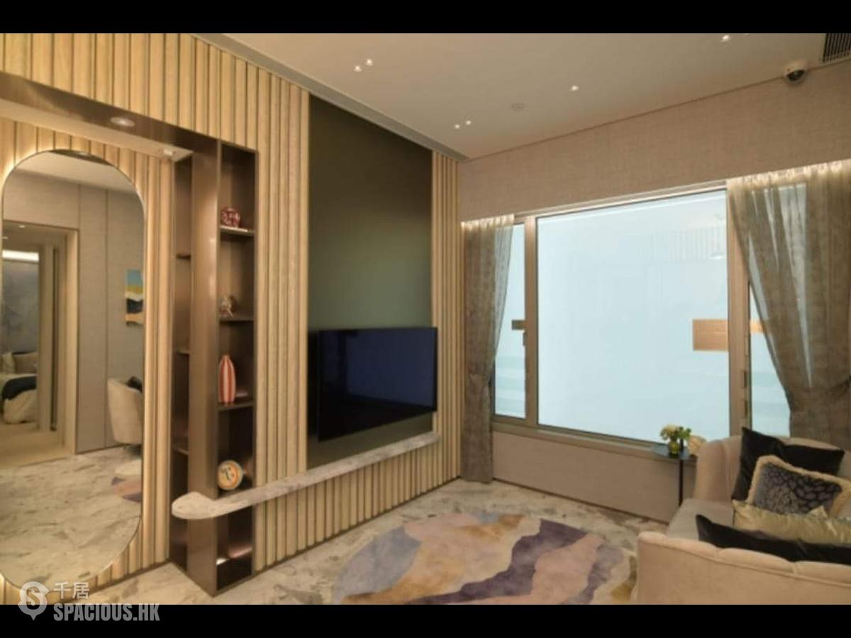 Gold Coast / So Kwun Wat - Grand Jeté Phase 2 01