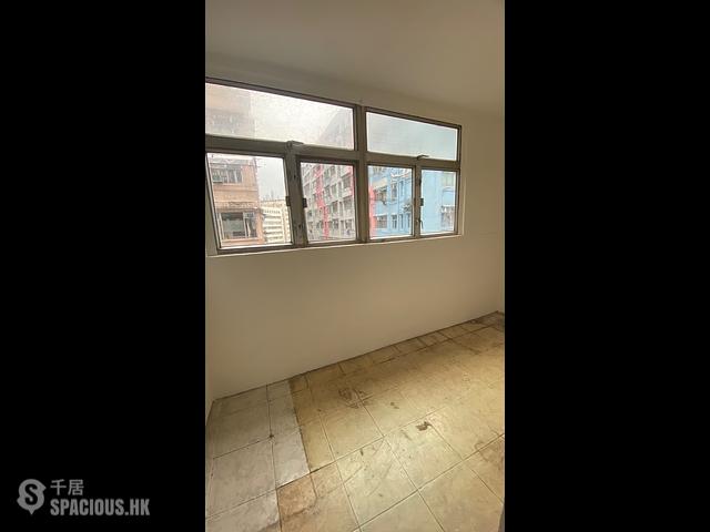 Tai Kok Tsui - Chung Yuen Building 01