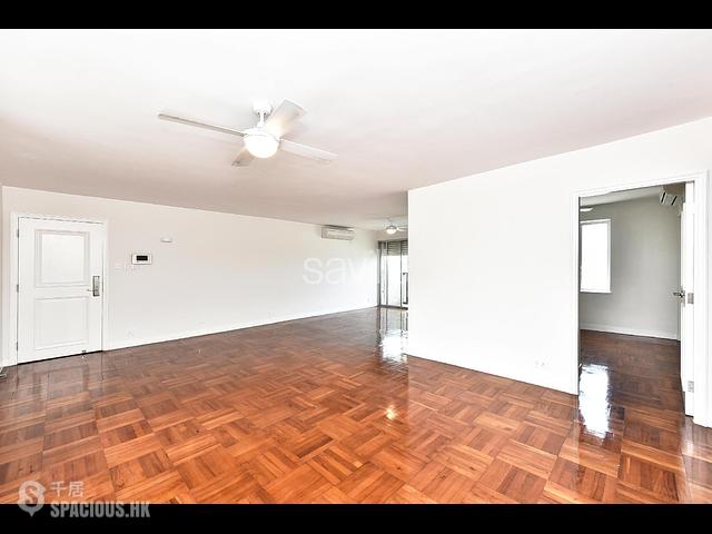 Chung Hom Kok - Villa Piubello 12