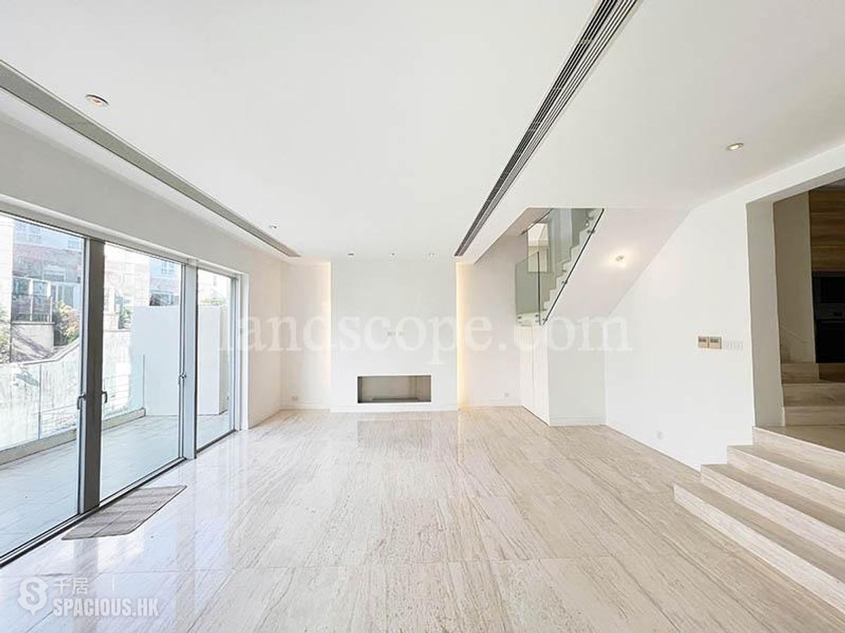 Chung Hom Kok - Magnolia (The Crown Villas) 01