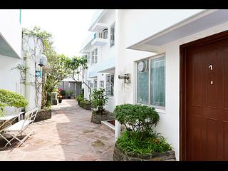 Chung Hom Kok - 30, Cape Road 04