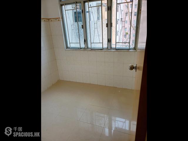 Kwai Chung - Tak Tai Building 01