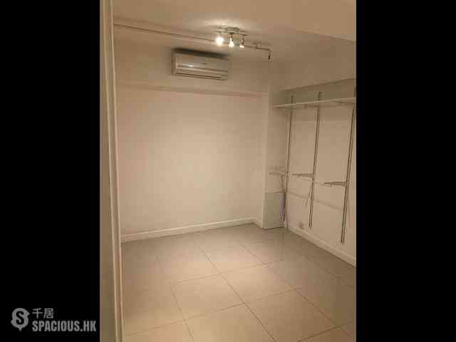 Sheung Wan - Kam Tak Building 01