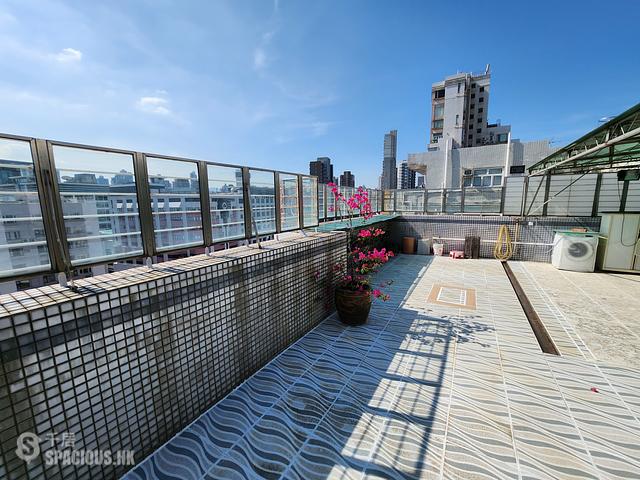 Kowloon City - Wah Hing Building 01