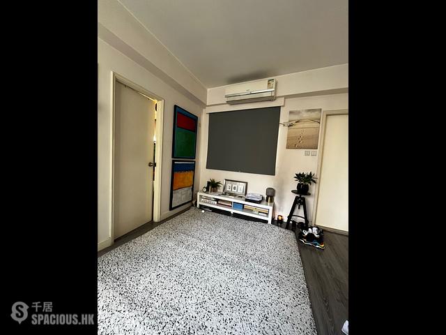 Sai Ying Pun - Fu Moon Building 01