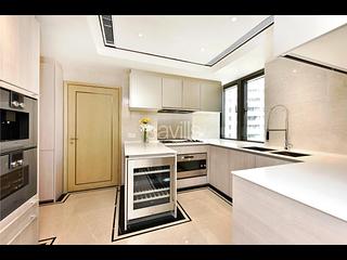 Mid Levels Central - 3, MacDonnell Road 06