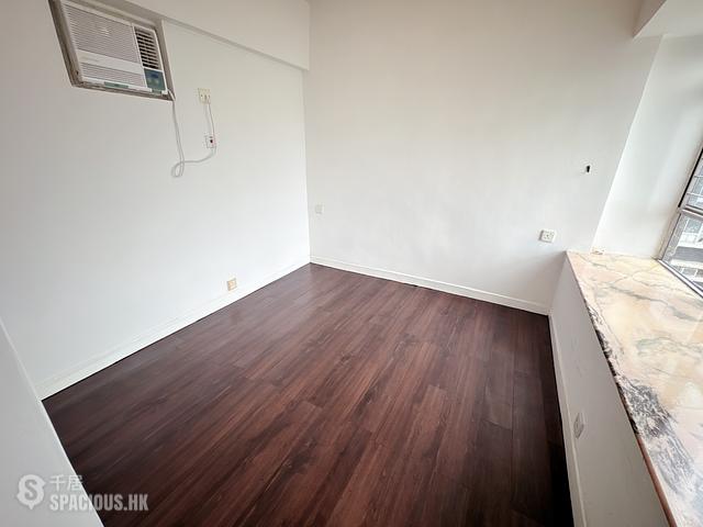 Tin Shui Wai - Kingswood Villas Phase 1 Locwood Court 01