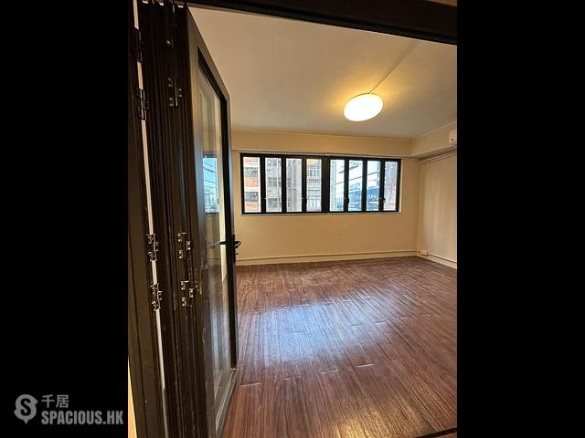 Sheung Wan - 122, Des Voeux Road West 01