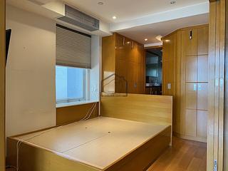 Sheung Wan - 76, Connaught Road West 05