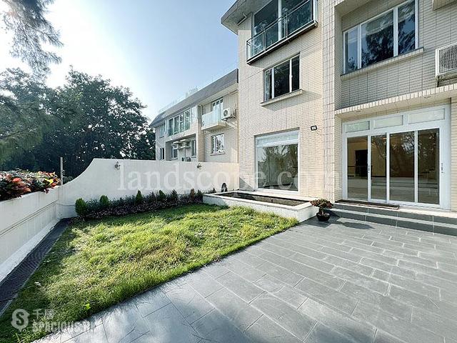 Stanley - Grosse Pointe Villa 02