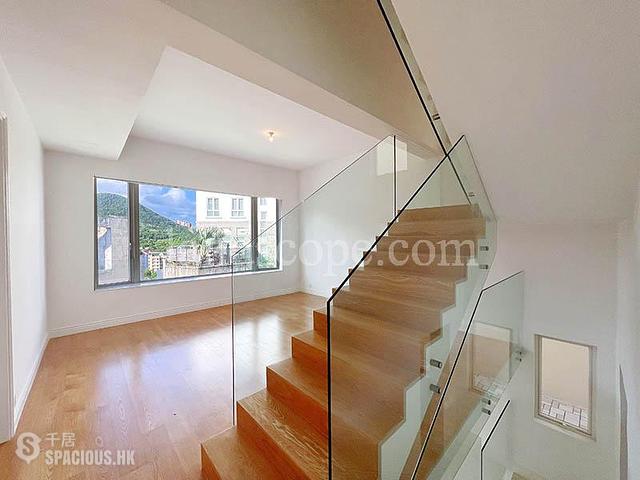 Chung Hom Kok - Magnolia (The Crown Villas) 04