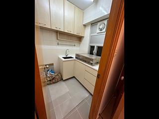 Causeway Bay - Lai Yuen Apartments 04