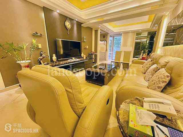 Mid Levels Central - Grand House 01