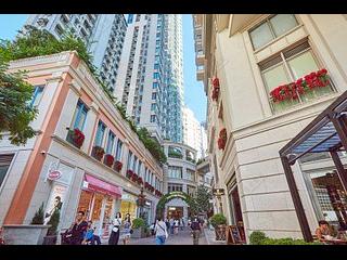Wan Chai - The Avenue Phase 1 09