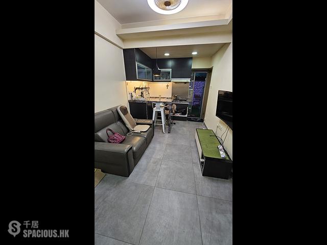 Sham Shui Po - Bao Hua Building 01